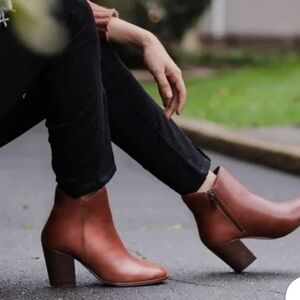 Thursday Boot Co Brown Leather Heeled sleek Chic Zip Minimalist Booties Sz 10